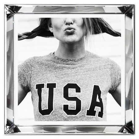 KOBIETA Z BLUZKĄ "USA" obraz w lustrzanej ramie, 51x51 cm