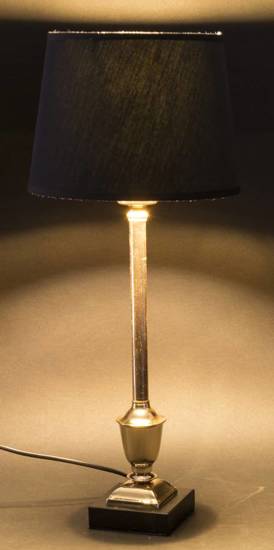 NIUQ lampa na złotej podstawie z czarnym kloszem, wys. 58 cm